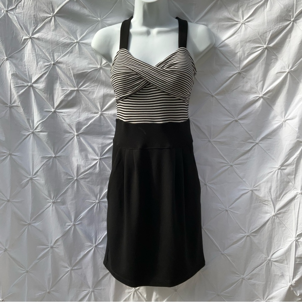 bebe - Twist Top with Keyhole Back - Size XS